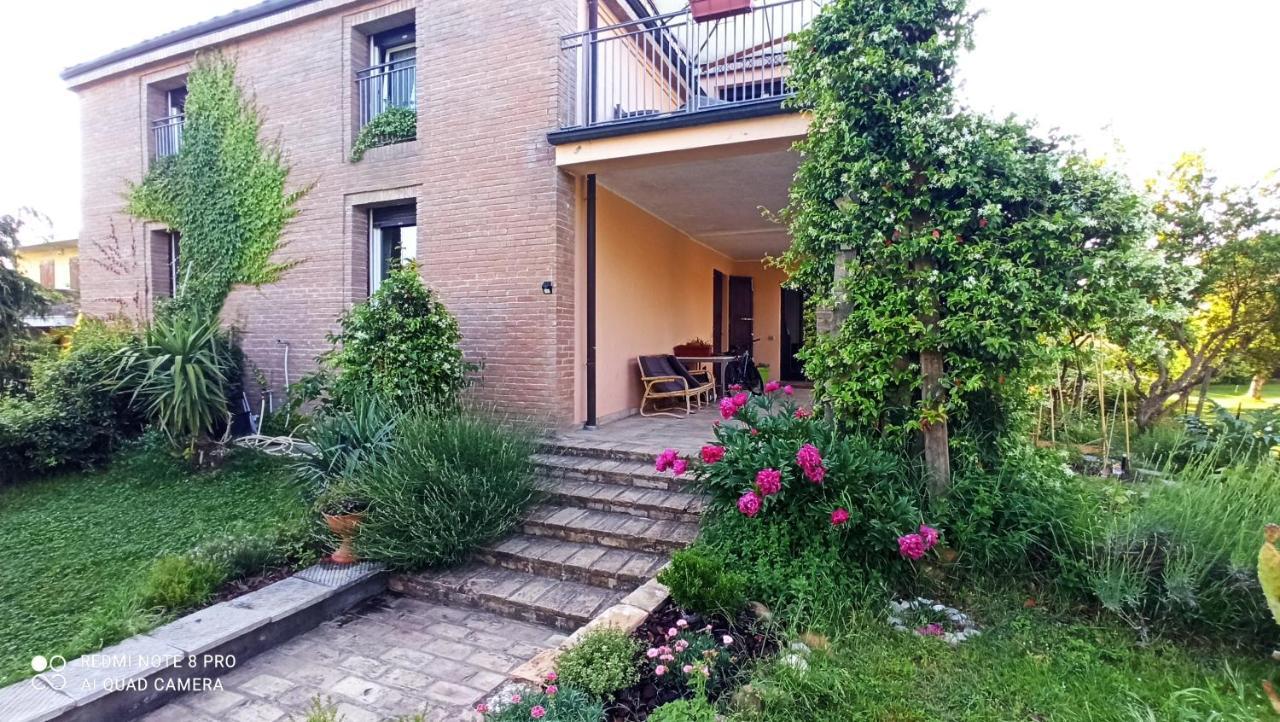 Casa Vincenzo 130 Mq Con Portico Ed Ingresso Esclusivo Dal Giardino Villa Felino Eksteriør bilde