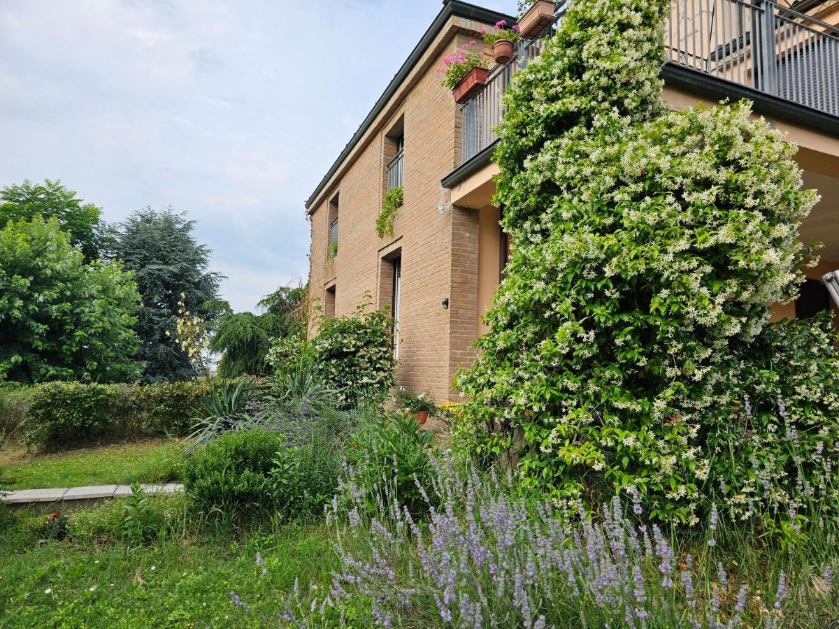 Casa Vincenzo 130 Mq Con Portico Ed Ingresso Esclusivo Dal Giardino Villa Felino Eksteriør bilde