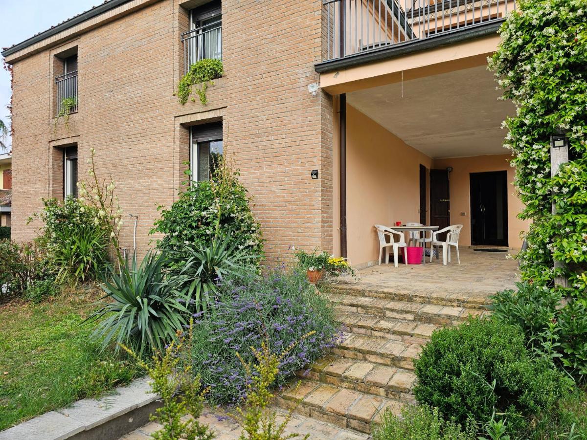 Casa Vincenzo 130 Mq Con Portico Ed Ingresso Esclusivo Dal Giardino Villa Felino Eksteriør bilde