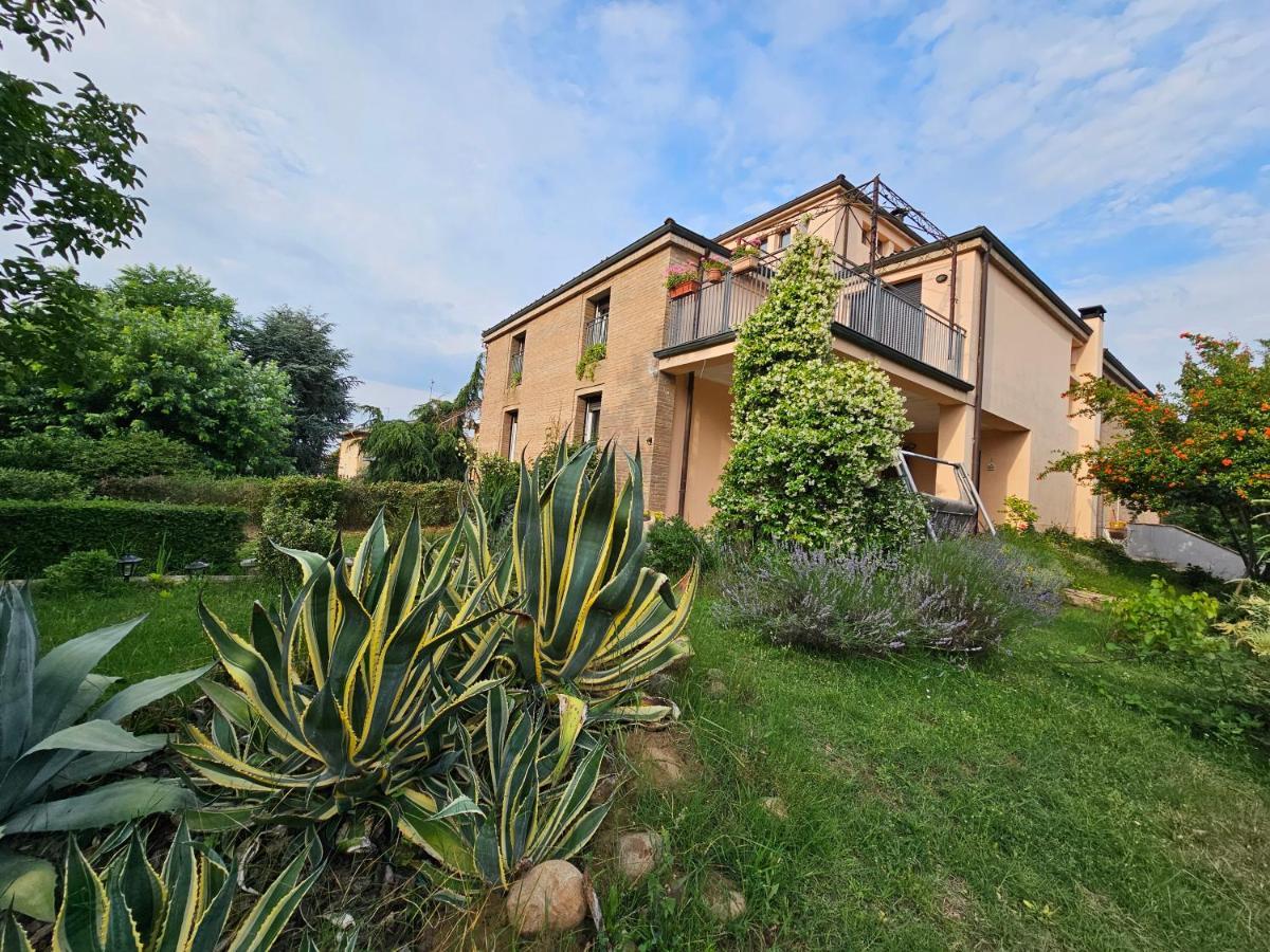 Casa Vincenzo 130 Mq Con Portico Ed Ingresso Esclusivo Dal Giardino Villa Felino Eksteriør bilde