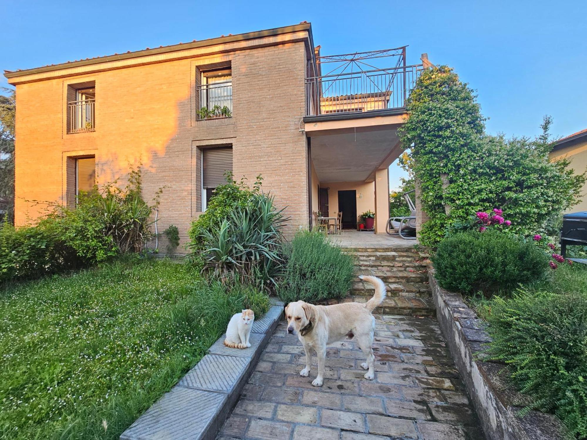 Casa Vincenzo 130 Mq Con Portico Ed Ingresso Esclusivo Dal Giardino Villa Felino Eksteriør bilde
